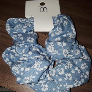 Scrunchy/hair tie